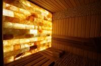 Соляная стена (бесклеевой монтаж), кирпич с необработанной стороной - торцованный с 4х сторон, 1 м2