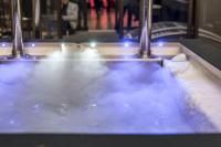 Декоративный туман над поверхностью бассейна