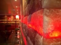 Соляной кирпич с необработанной стороной 20х10х5см с пропилом и алюминиевый профиль, кирпич неторцованный, 1 м2